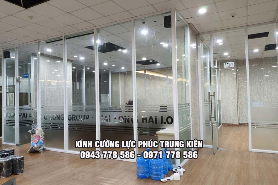 kính cường lực trong kiến trúc hiện đại 
